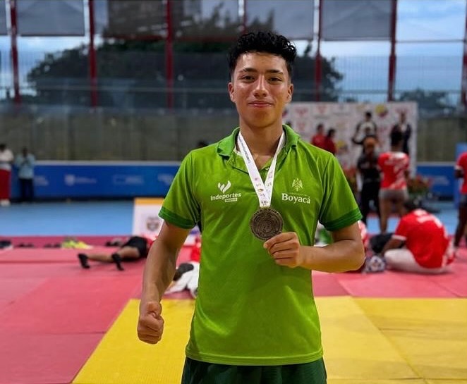 Daniel Esteban Contreras destaca con plata en judo y pone en alto el nombre del Colegio de Boyacá.