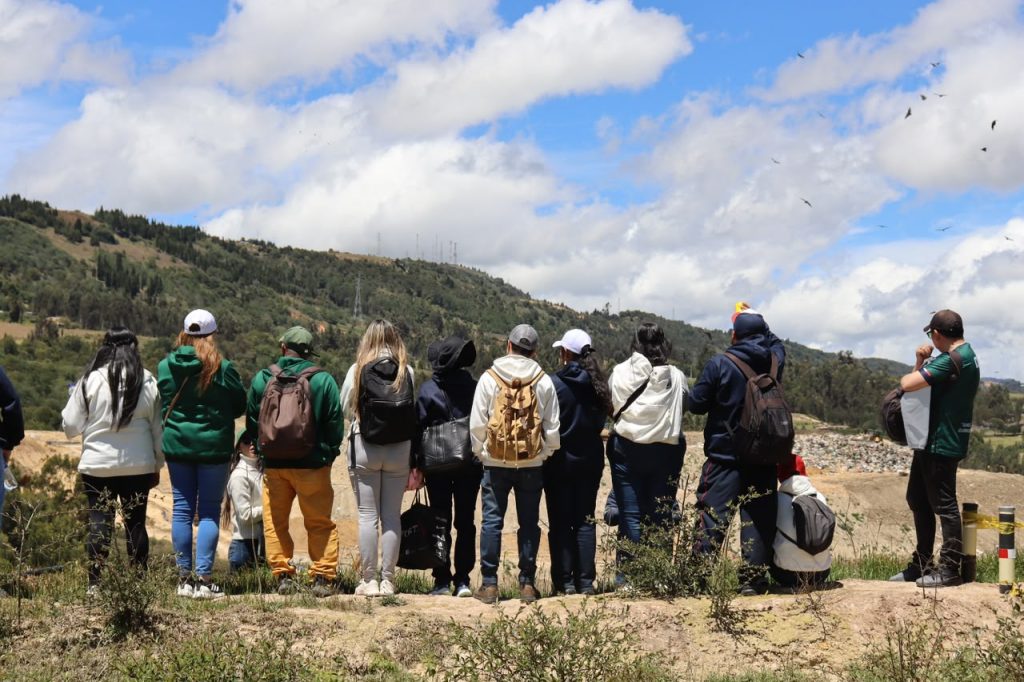 El Colegio de Boyacá celebró el Día del Personal Administrativo con una jornada de integración y conciencia ambiental El Colegio de Boyacá celebró el Día del Personal Administrativo con una jornada de integración y conciencia ambiental