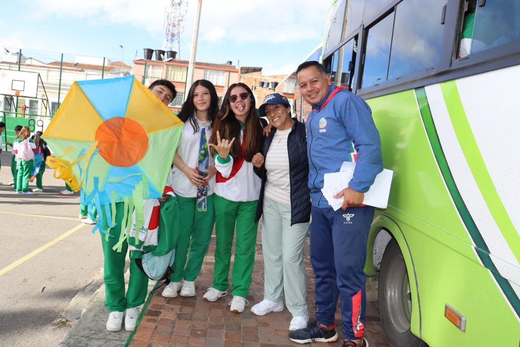 ¡Nuestros estudiantes vuelan alto en el IV Festival de Cometas de La Juan! ¡Nuestros estudiantes vuelan alto en el IV Festival de Cometas de La Juan!