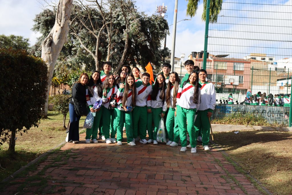 ¡Nuestros estudiantes vuelan alto en el IV Festival de Cometas de La Juan! ¡Nuestros estudiantes vuelan alto en el IV Festival de Cometas de La Juan!