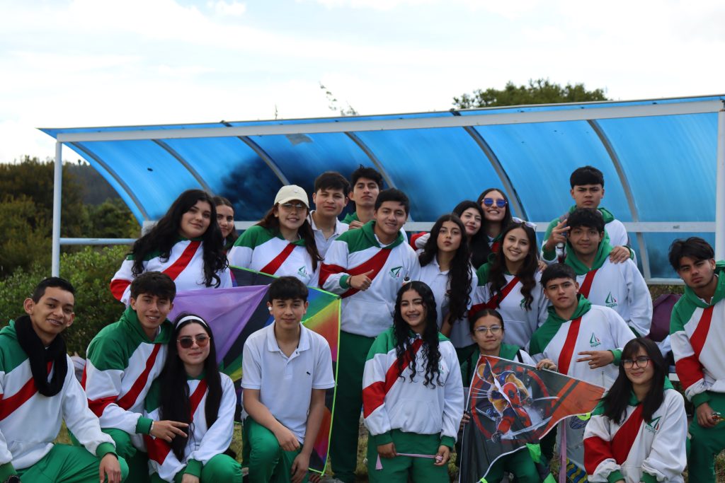 ¡Nuestros estudiantes vuelan alto en el IV Festival de Cometas de La Juan! ¡Nuestros estudiantes vuelan alto en el IV Festival de Cometas de La Juan!